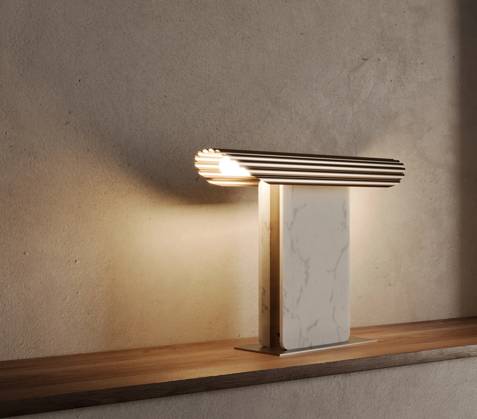 Lámpara de mesa Hold: base de mármol blanco y metal en acabado «oro envejecido».