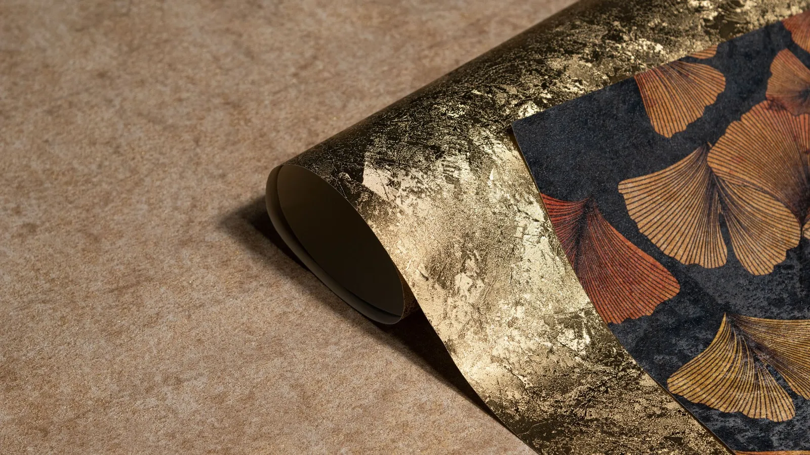 Papel pintado con lámina de oro