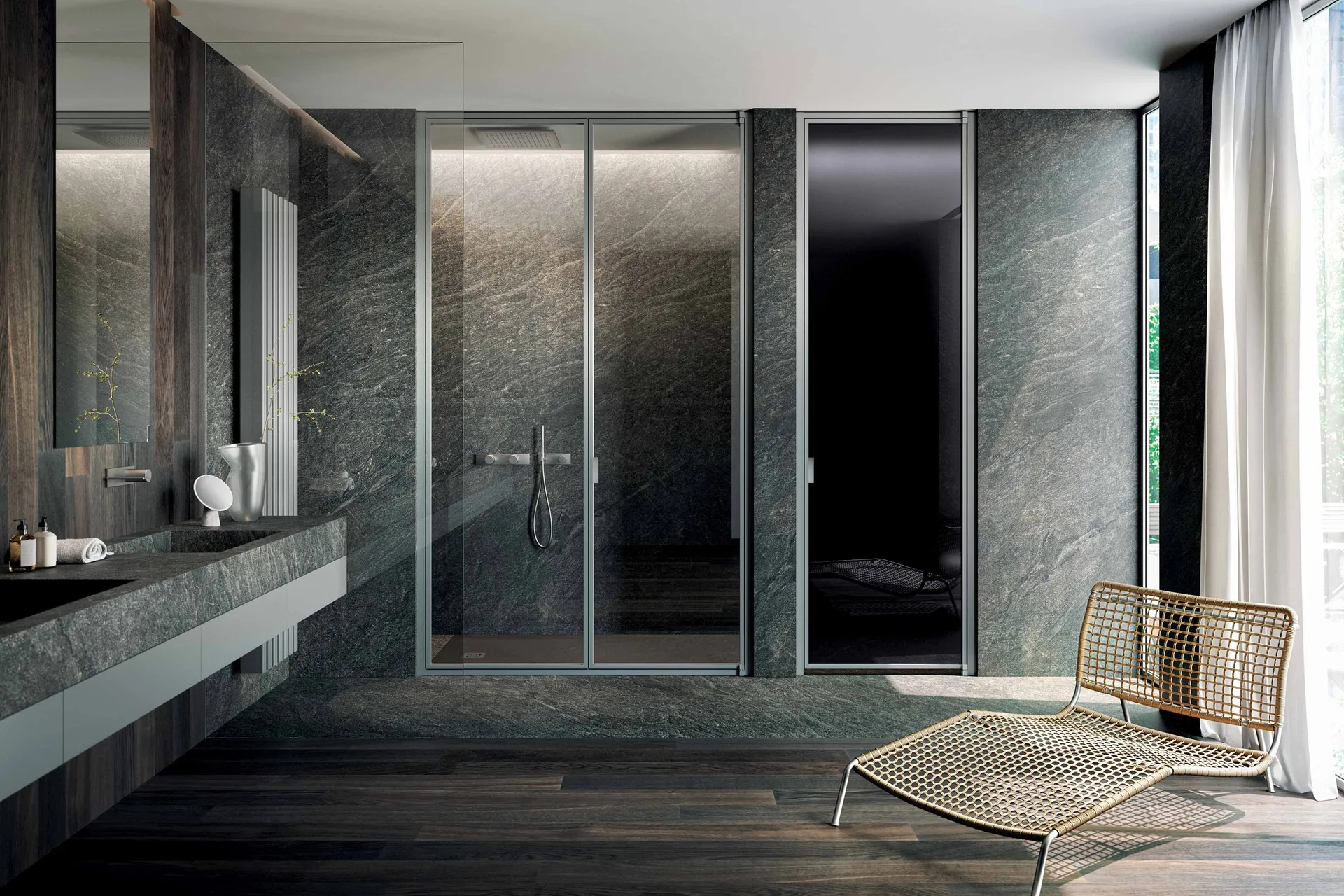 Pared de vidrio Suite con ducha y puerta en un baño de piedra gris