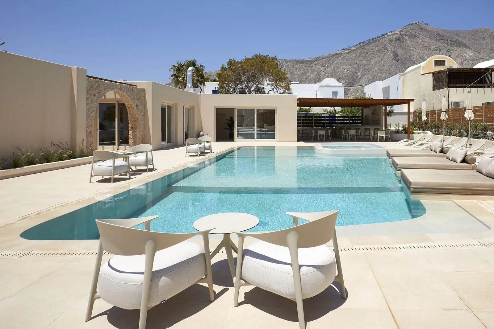 Vondom: sillones y mesita Vondom en un hotel