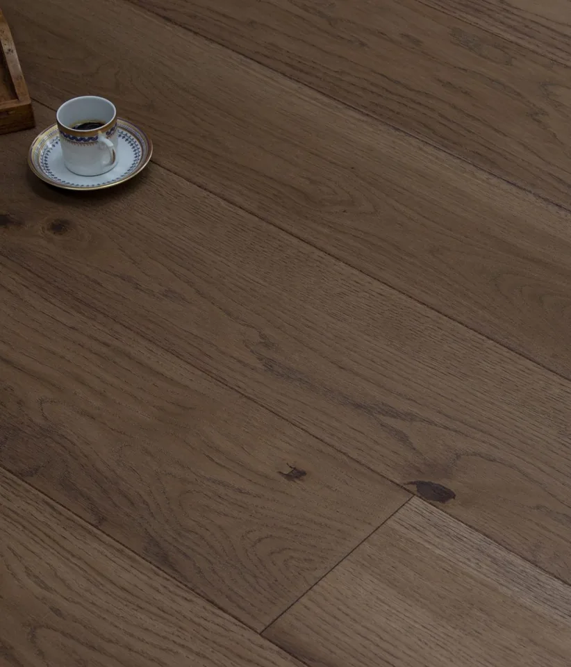 Tibre oak floor, cups on a tray